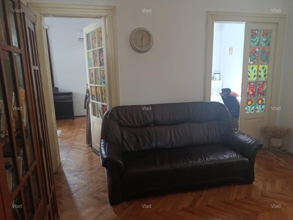 Casă de vânzare – 5 camere într-o vilă interbelică, 125 mp - 8 Casă de vânzare – 5 camere într-o vilă interbelică, 125 mp - 8