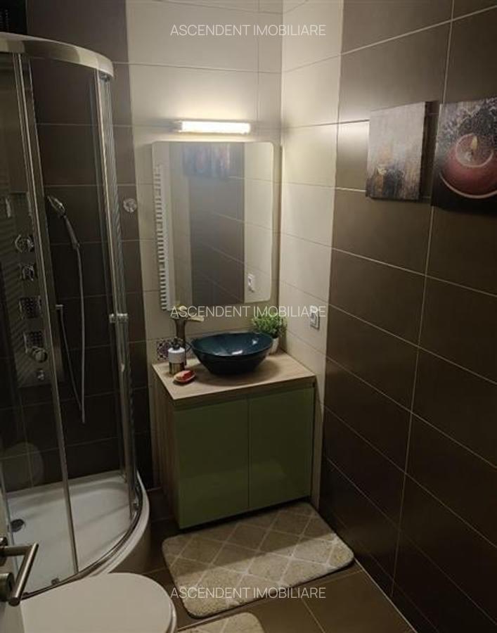 Apartament cu 3 camere decomandat în Tractorul - 9