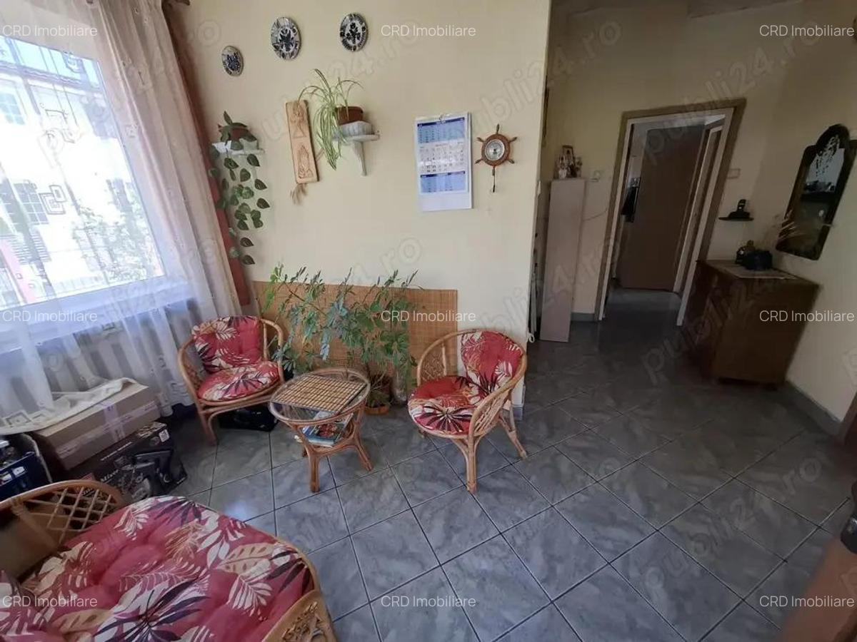 Zona Centrala (tronson Hotel Carpati si Parcul Regina Maria) -casa pe parter, zona foarte buna - 4