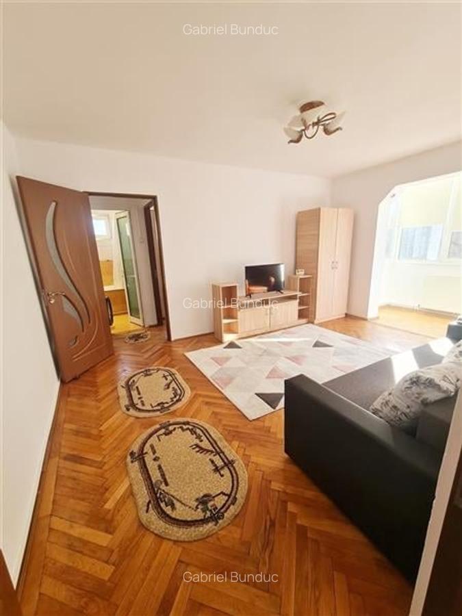 Apartament 3 camere, zona Tractorul - 1