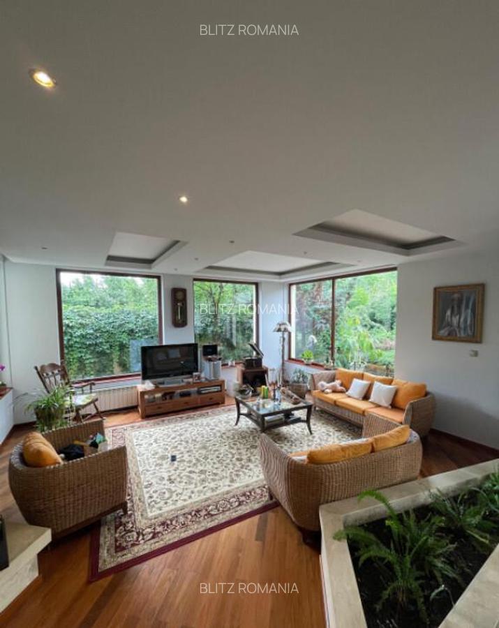 Casa P+1, cu Piscina si Garaj Dublu, 340 mp, 17 ari teren, z - 3