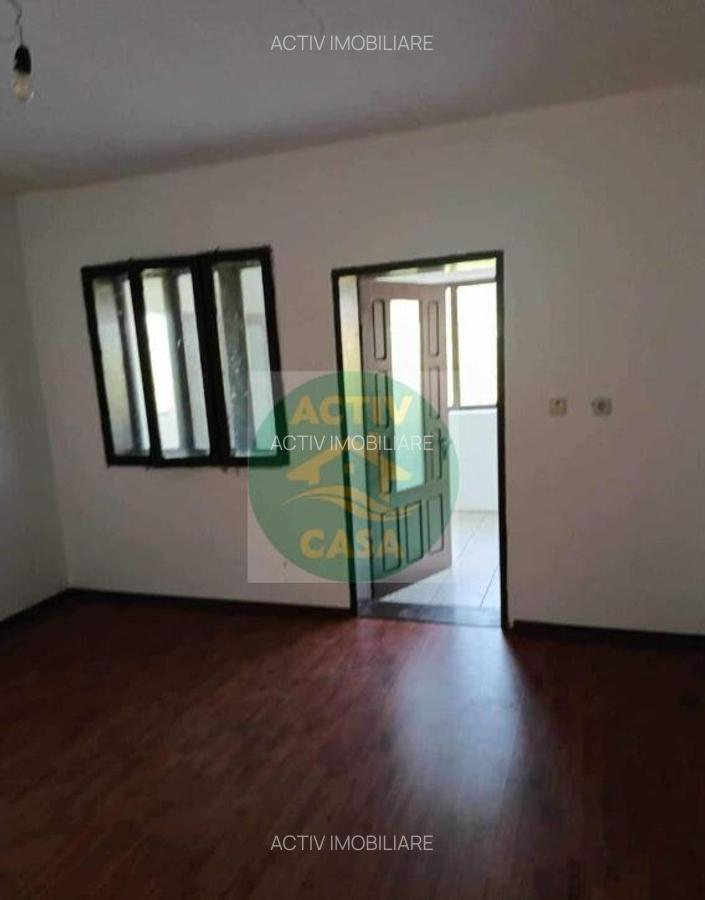 Casa de vanzare, parter si etaj - 3