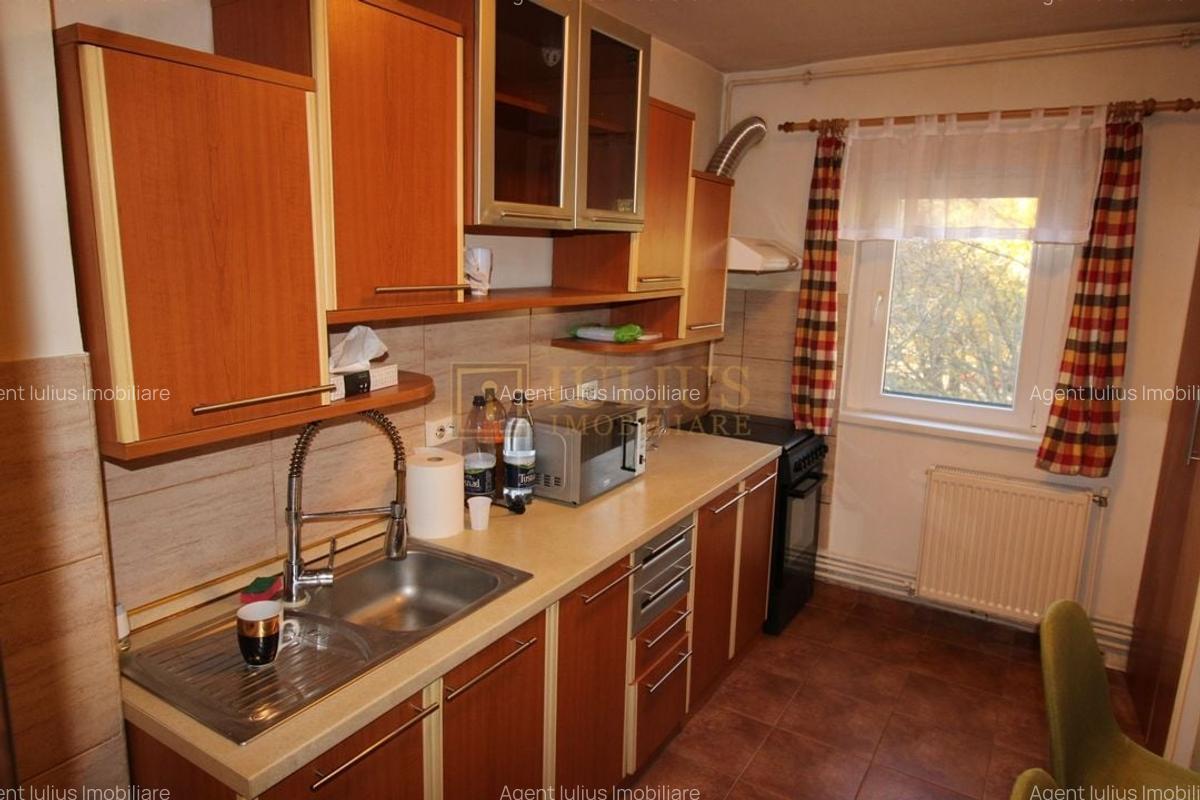 3 camere, 2 bai, centrala proprie, la 7 minute de Spitalul Judetean - 9