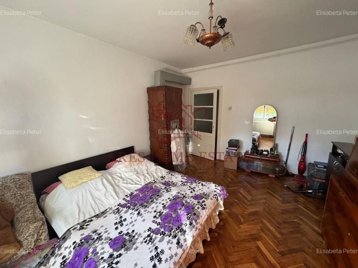 Investiție cu potențial: 2 apartamente + mansardă – Comison 0 - 9