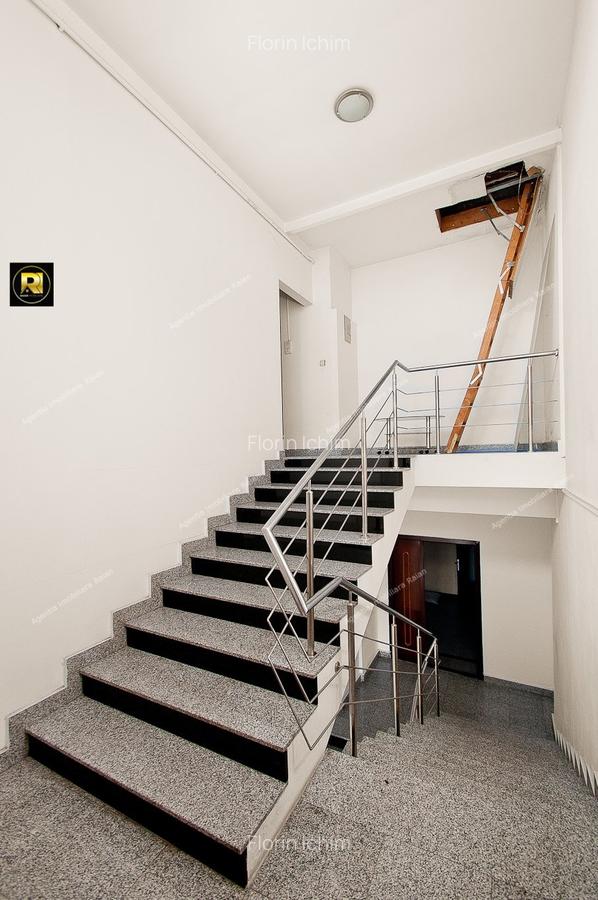 Vanzare Cladire S+P+3Et,destinatie mixta,in Galati,ultracentral,pe blv. Brailei - 17 Vanzare Cladire S+P+3Et,destinatie mixta,in Galati,ultracentral,pe blv. Brailei - 17