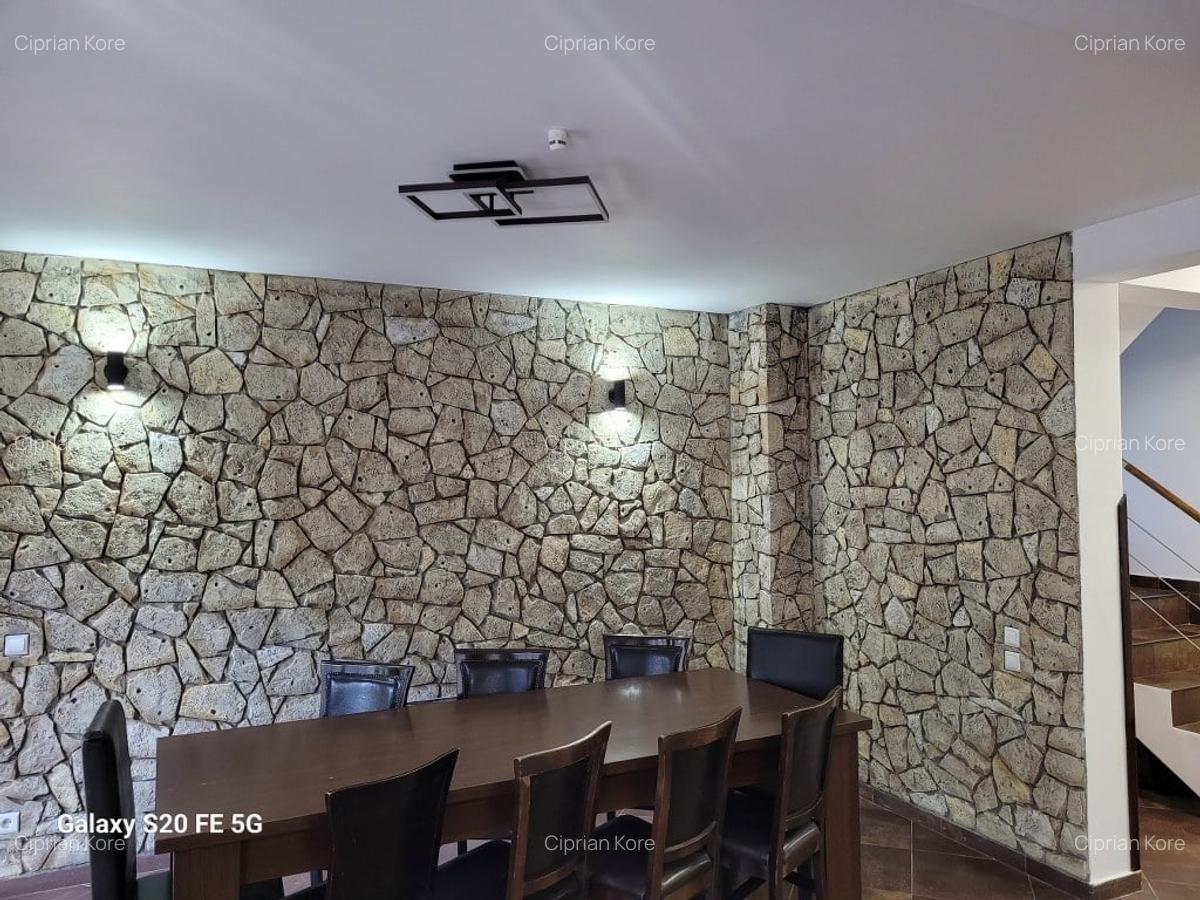 Casă cu 9 camere în Bușteni - 1