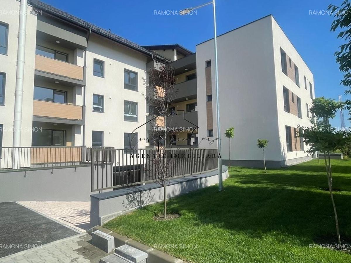 Apartament cu 3 camere decomandat în Tractorul - 2
