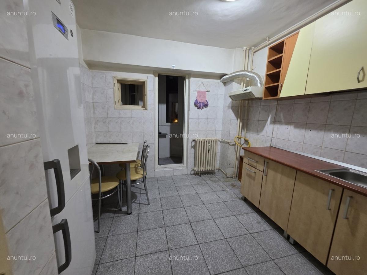 Piata Muncii, Decebal, 10 minute metrou, chiar pe Agricultori - 2