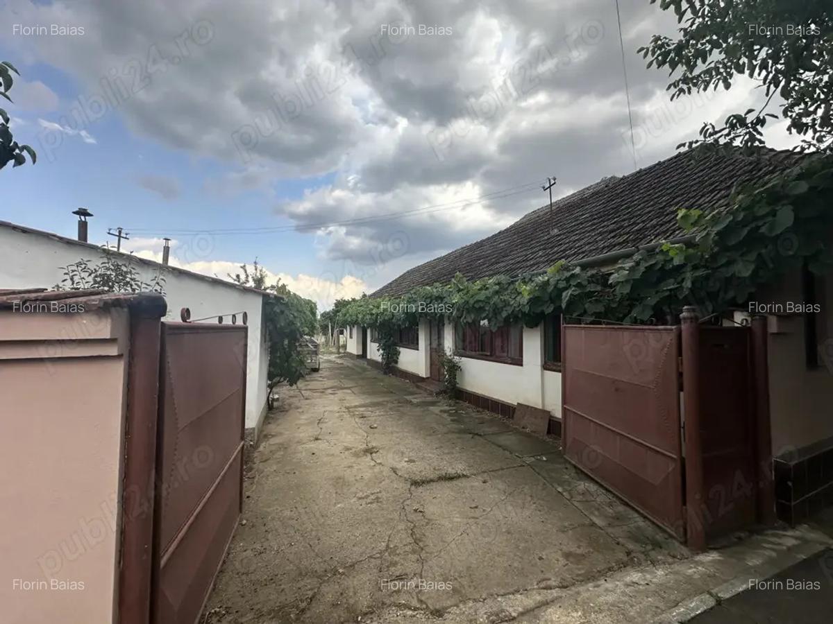 Casa de vanzare in loc. Zadareni jud. Arad - 1