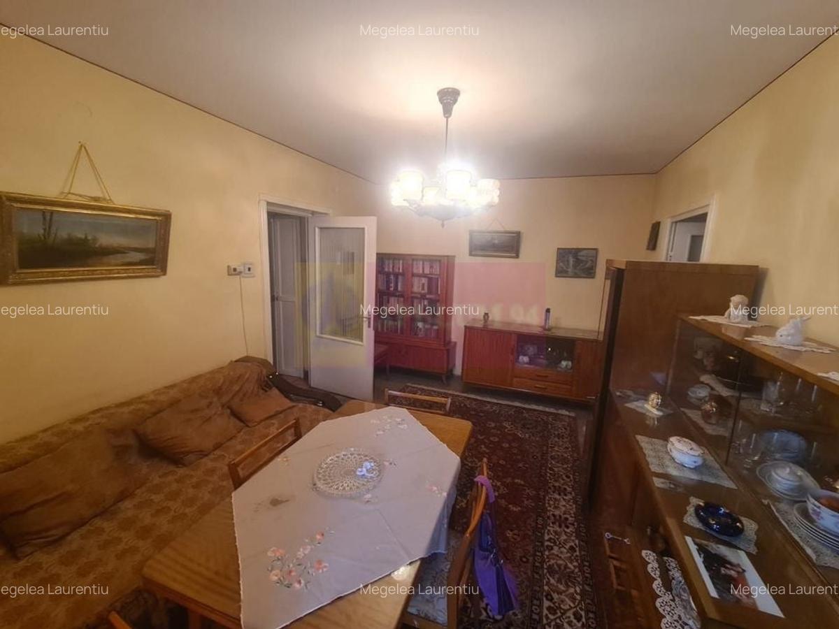 Apartament cu 3 camere de vanzare in Campina - Zona Scoala Centrala - 2