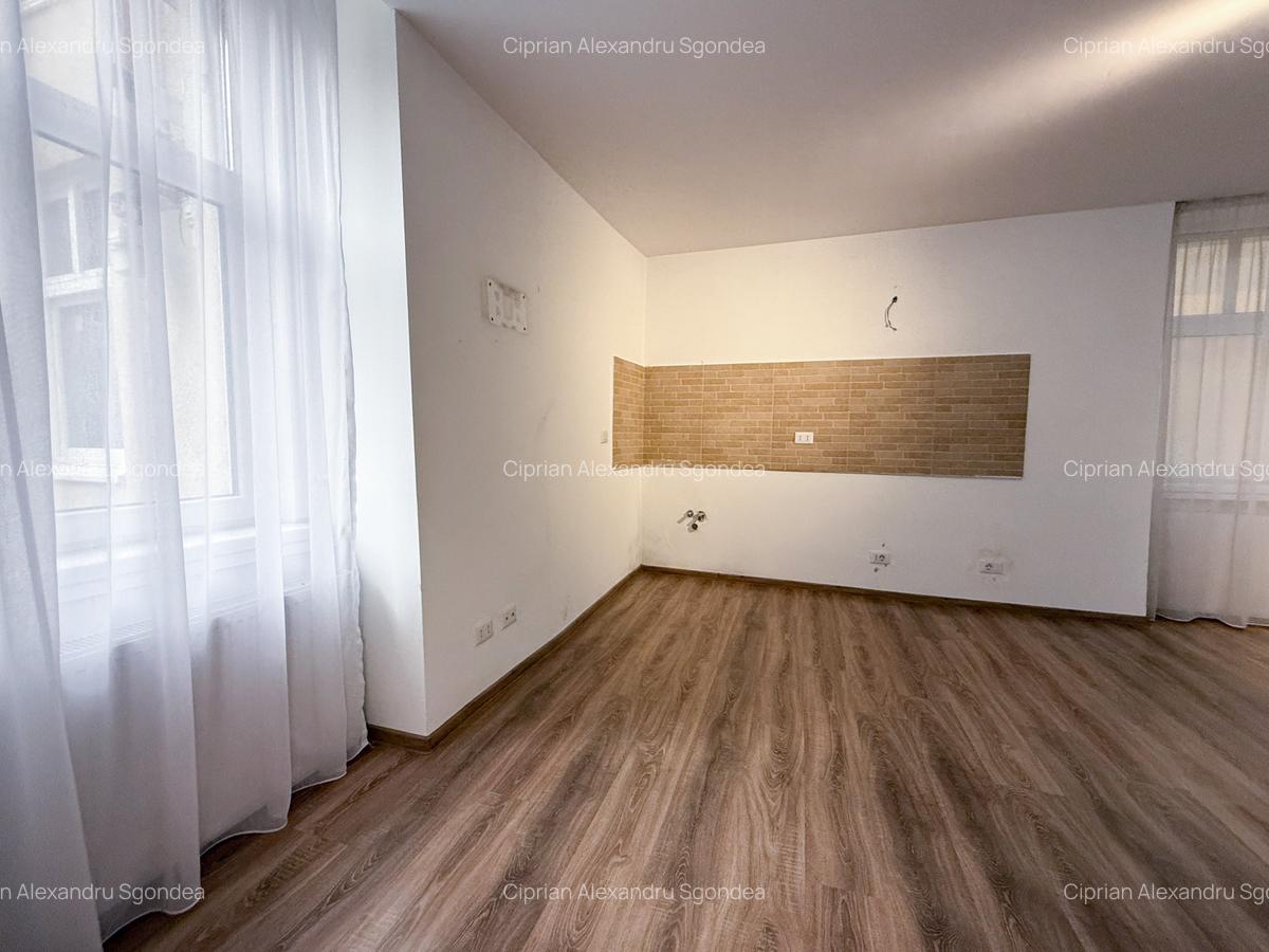 Apartament cu 3 camere decomandat în Centrul Istoric - 2