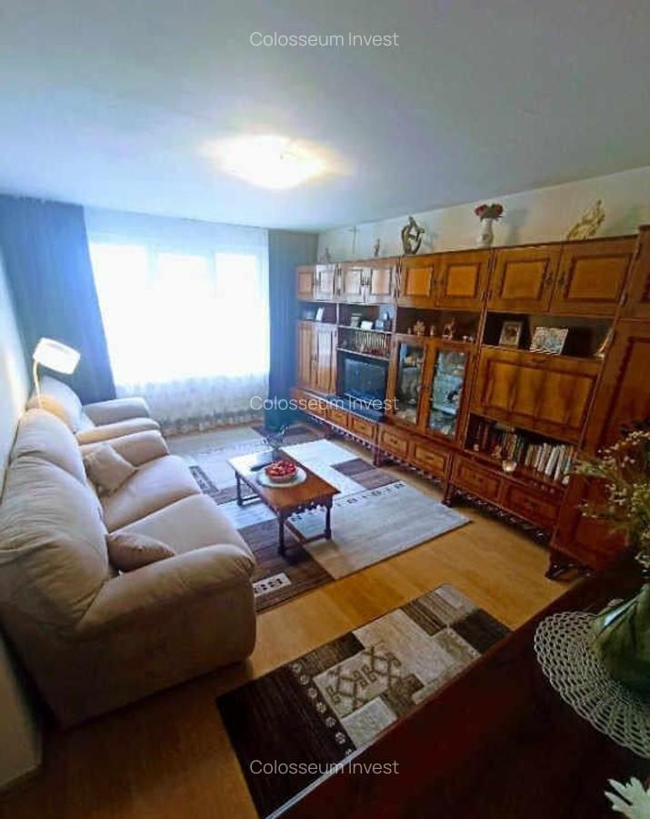 Apartament 3 camere, decomandat - zona Tractorul - 1 Apartament 3 camere, decomandat - zona Tractorul - 1