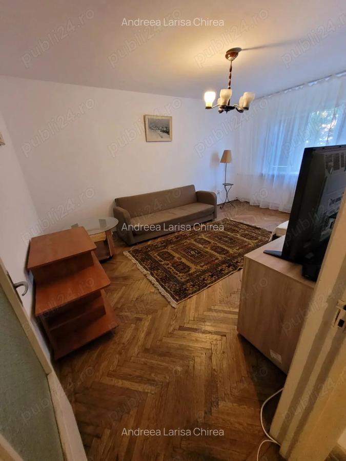 Inchiriez apartament 3 camere decomandat ultracentral - 2