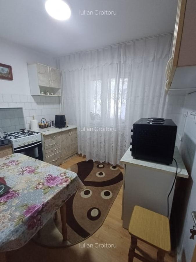 Apartament 3 Camere, etaj 1, zona Nicolina 1 - 4