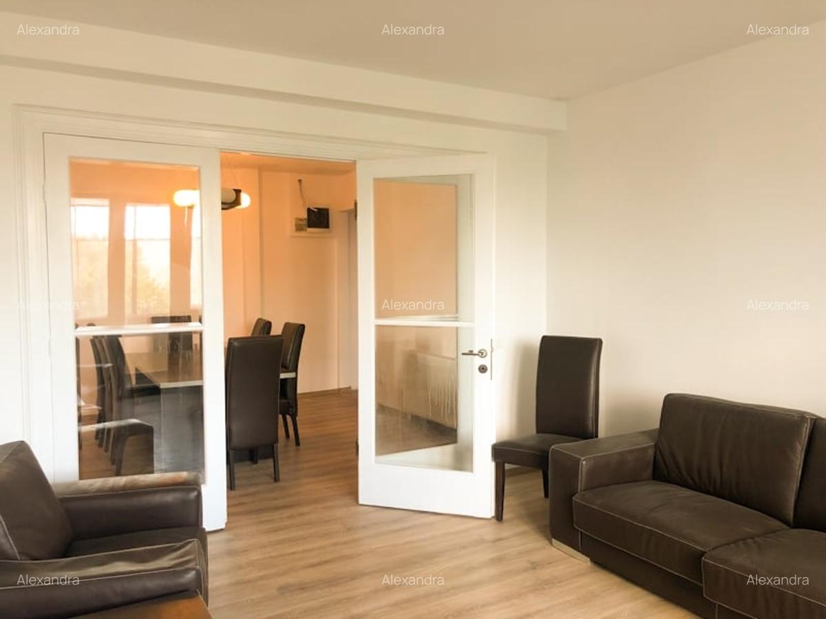 Două Apartamente de Vânzare Împreună în Bloc Interbelic Art Deco I Renovate - 4