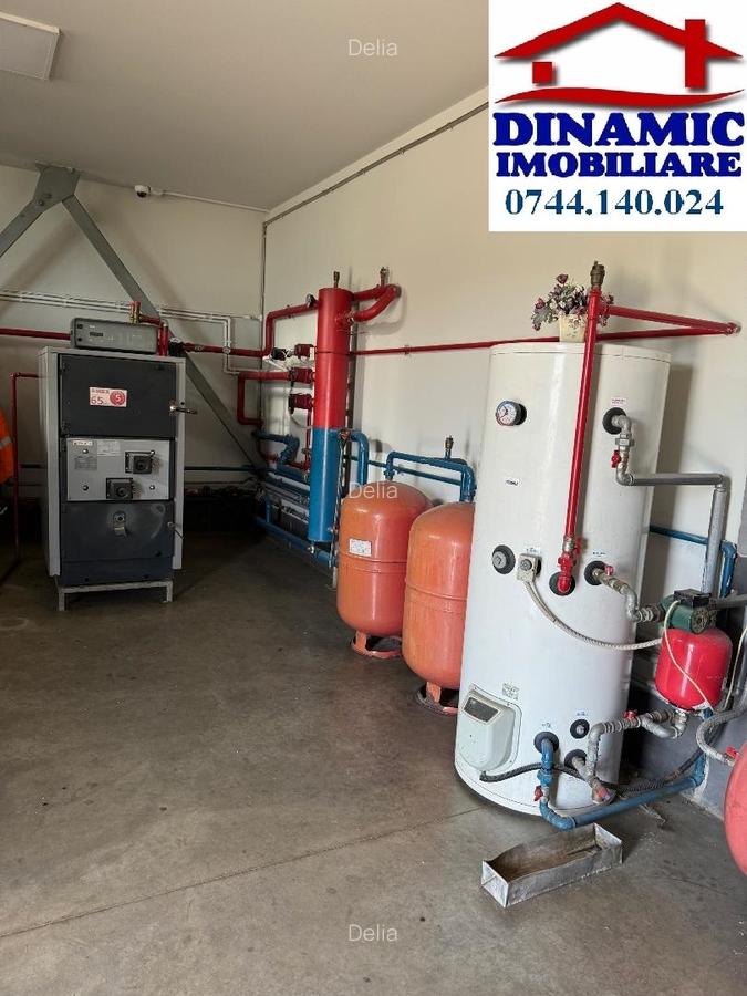 Ansamblu de hale, zona ieșire spre Izvoare. Preț 5 Eur/mp - 12 Ansamblu de hale, zona ieșire spre Izvoare. Preț 5 Eur/mp - 12