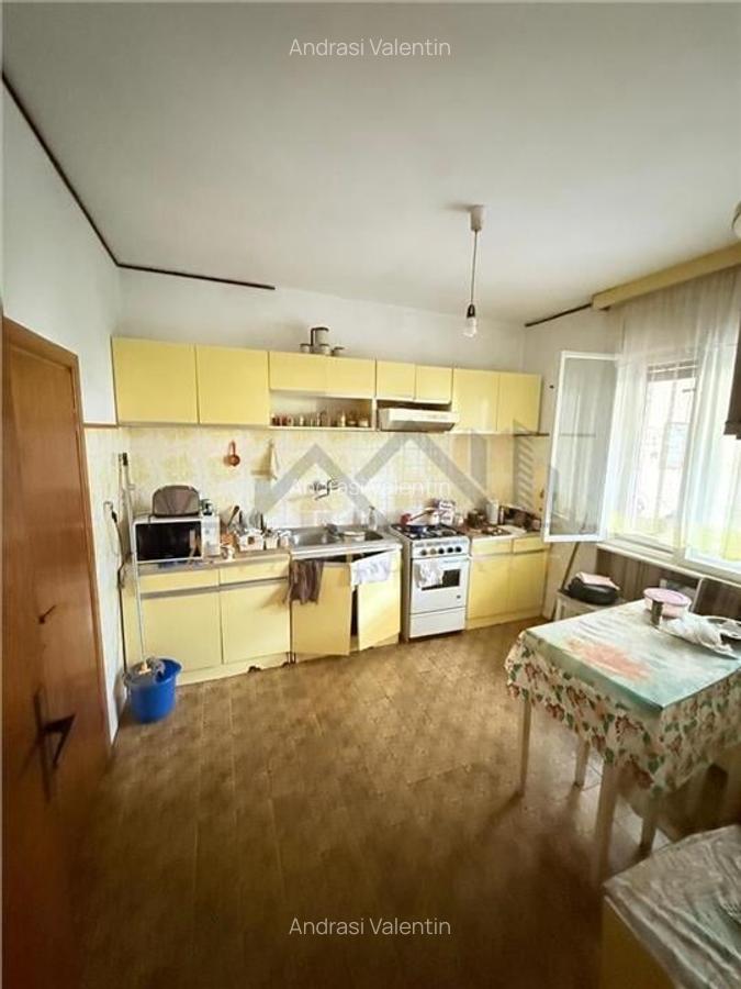 Casa individuala 9 camere, 3 bai, garaj, teren 350 mp - Zona Cetatii/ Hotel MERC - 10 Casa individuala 9 camere, 3 bai, garaj, teren 350 mp - Zona Cetatii/ Hotel MERC - 10