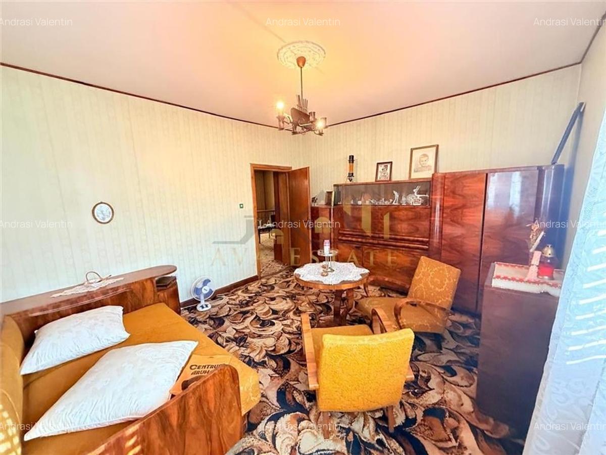 Casa individuala 9 camere, 3 bai, garaj, teren 350 mp - Zona Cetatii/ Hotel MERC - 13 Casa individuala 9 camere, 3 bai, garaj, teren 350 mp - Zona Cetatii/ Hotel MERC - 13