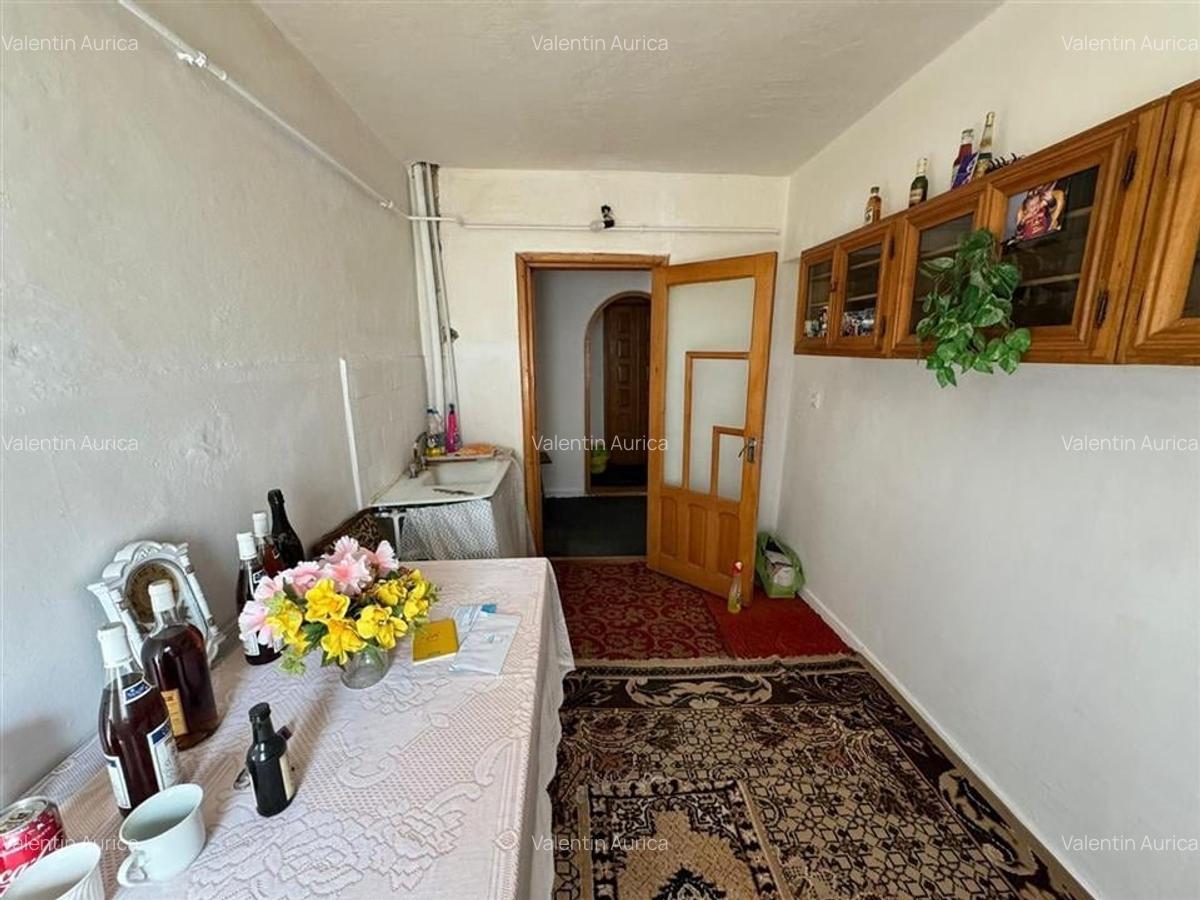 Apartament 4 camere , etaj 2, zona Sud - Paco, liber - 2