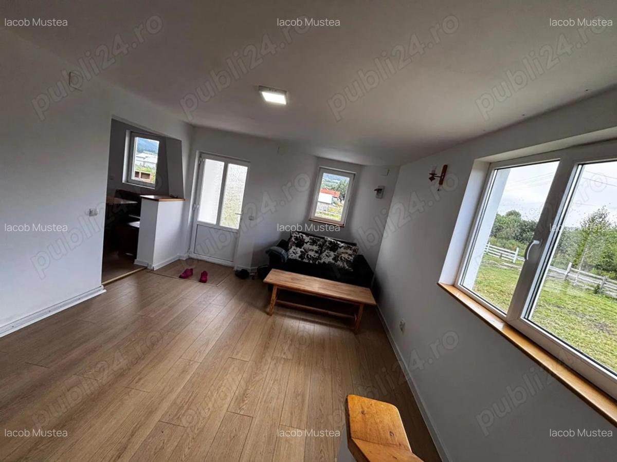Casa de vanzare ?i teren aferent Dorna Candrenilor Suceava - 2
