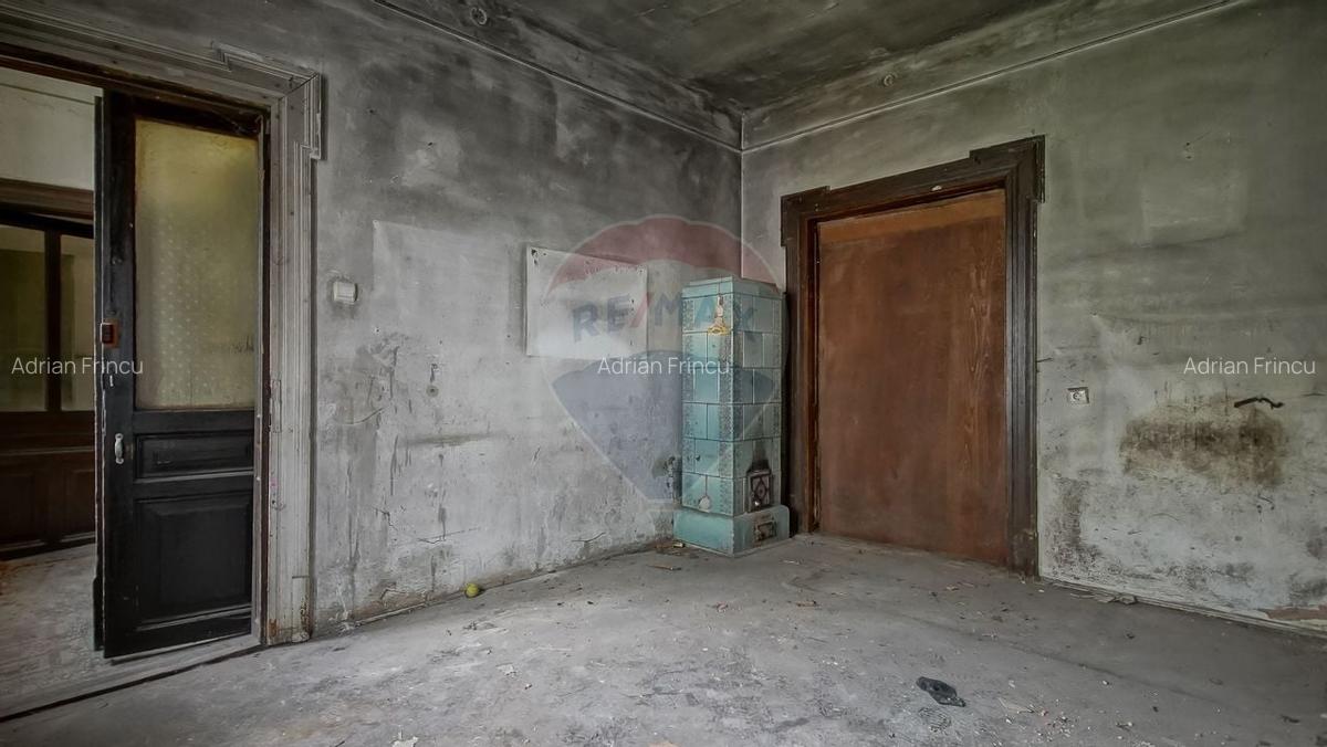 Vila pe str Alexandru Ioan Cuza, 10 camere, S + P + E, teren 282 mp - 22