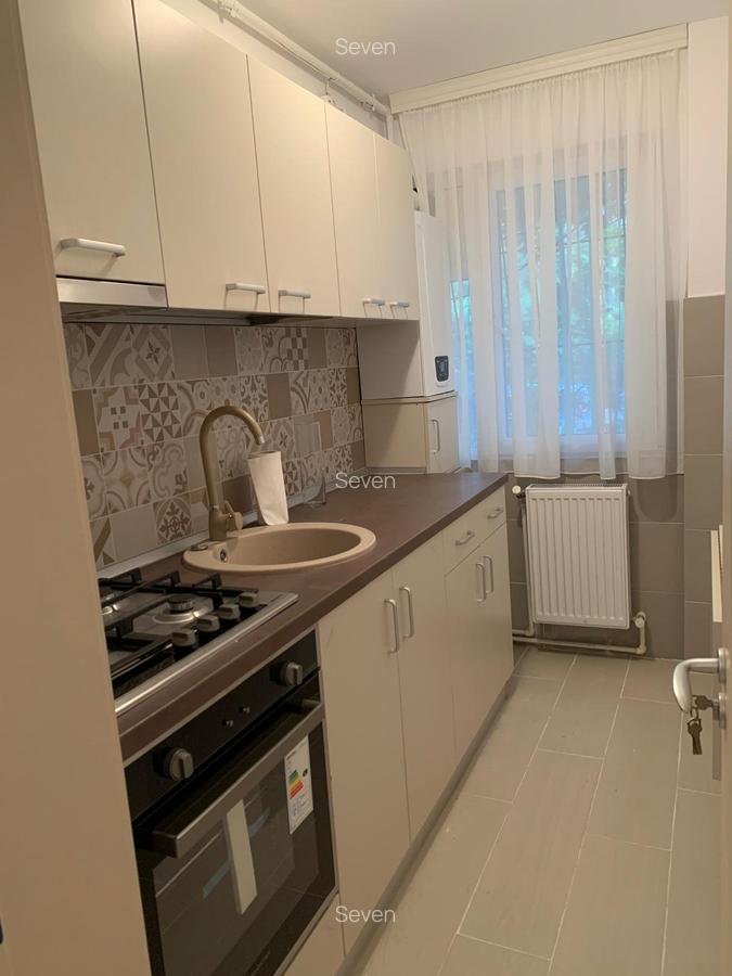 Apartament 3 camere - Casa de Cultura - 400 euro/luna (Cod E8) - 3