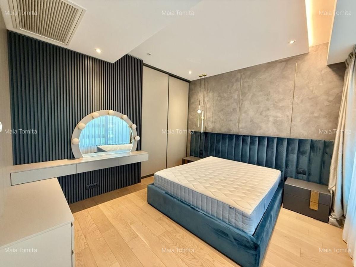 One Eliade / disponibilitate imediată - 11