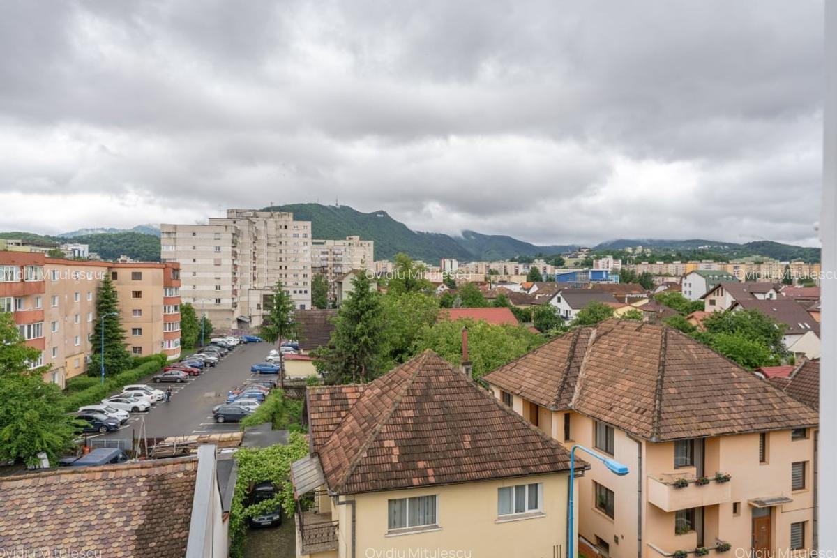 Apartament cu 4 camere decomandat, mobilat în Aurel Vlaicu - 9