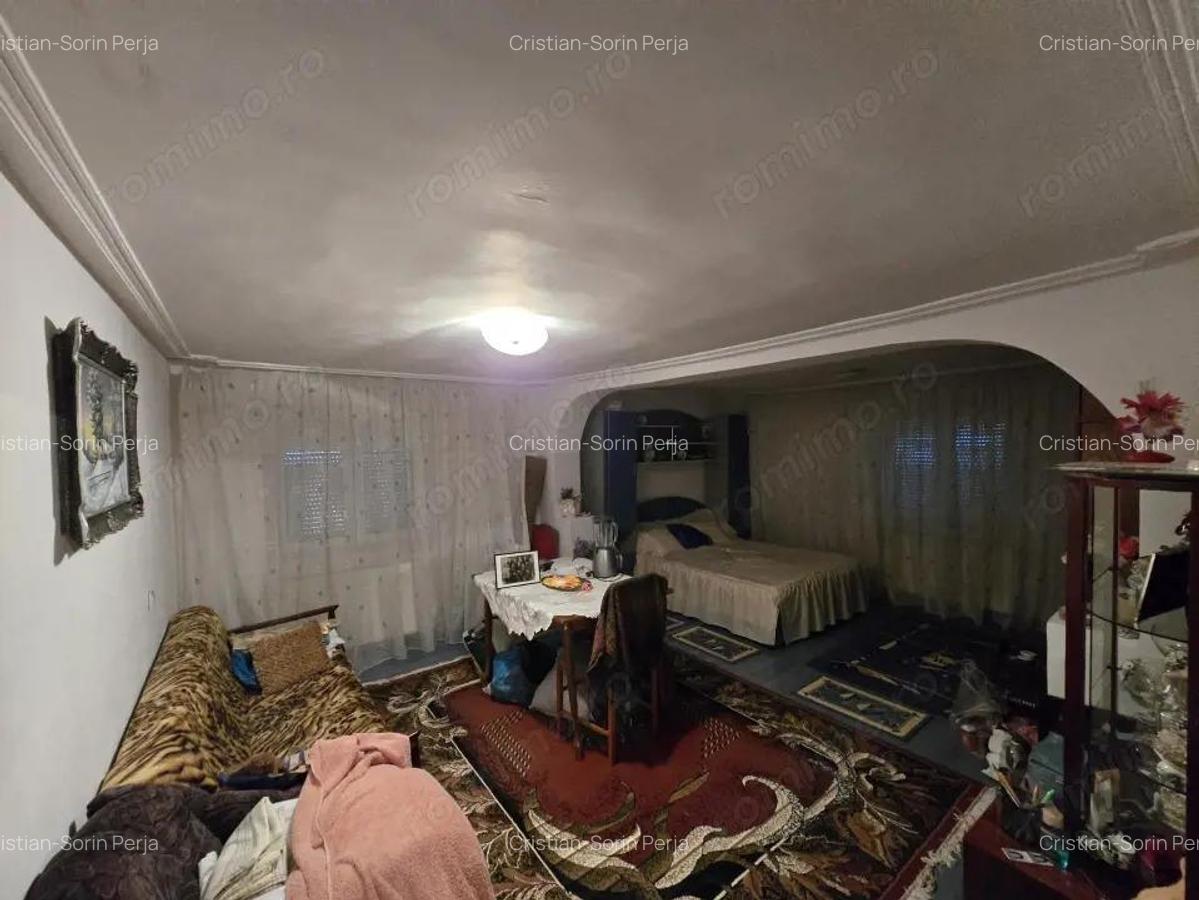 Casa ?i teren intravilan in suprafa?a de 1730 mp, Maracineni - 2