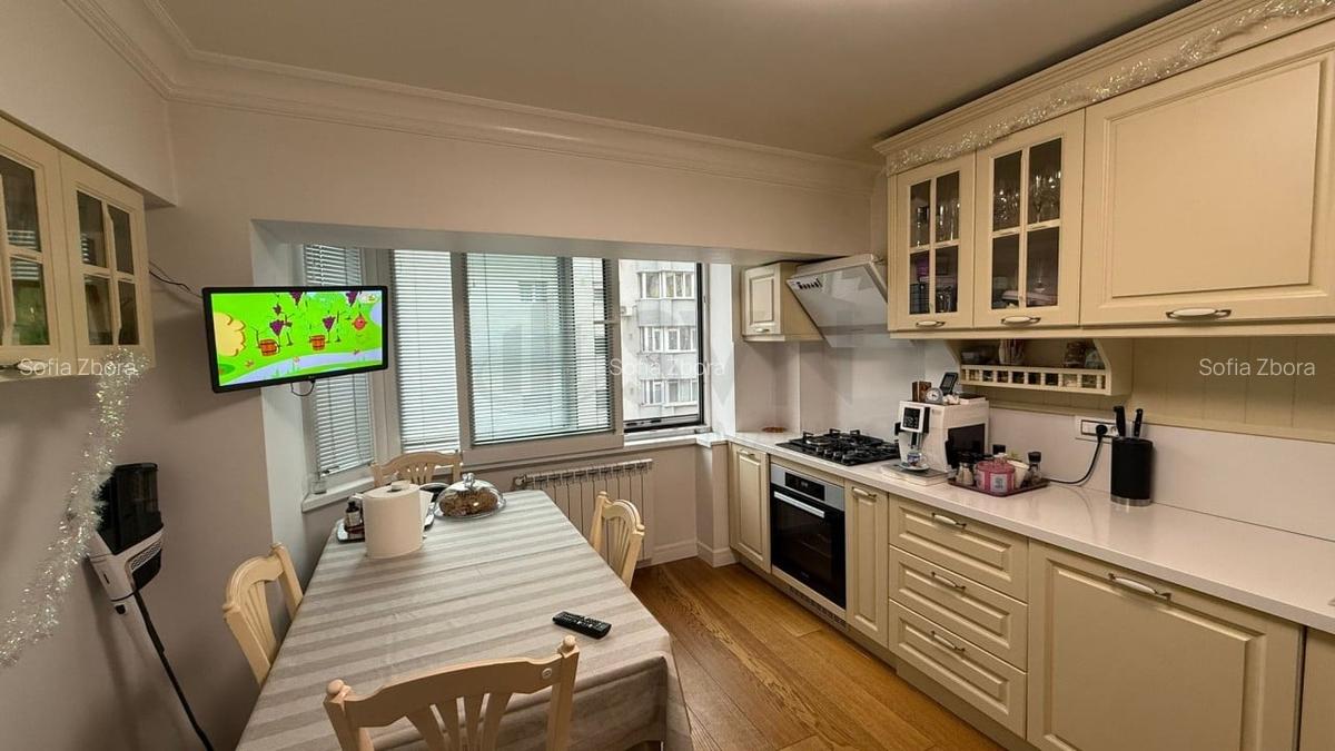 Apartament cu 4 camere decomandat în P-ța Unirii - 4