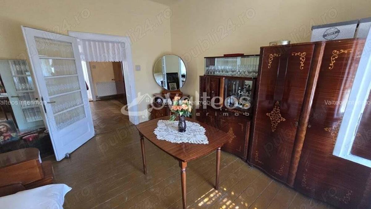 Resita, de vanzare casa, doua corpuri, curte, zona centrala - 8