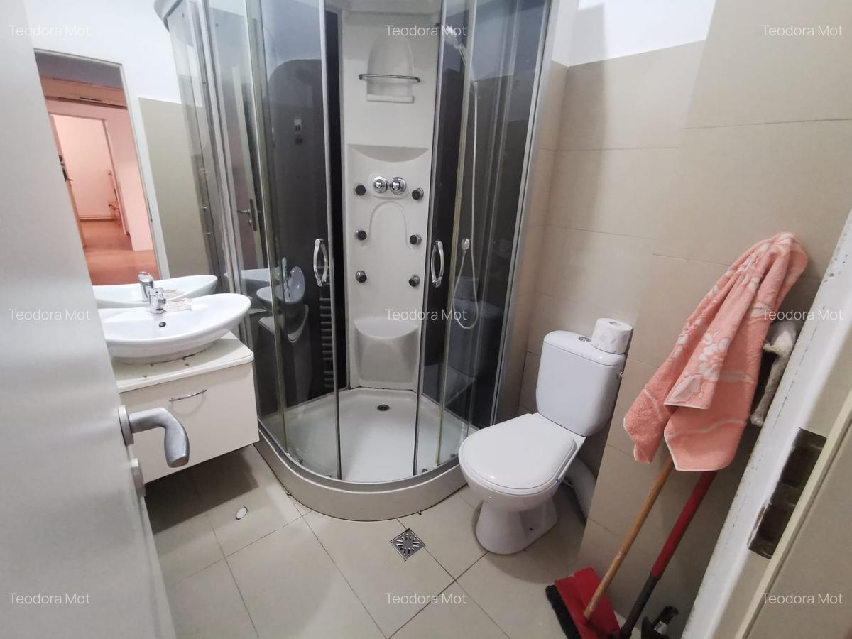 Apartament cu 4 camere decomandat în Dâmbovița - 16