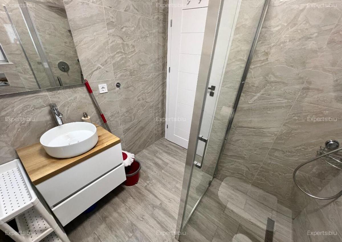 Inchiriere casa 4 camere decomandate ?elimbar, str. Triajului - 21