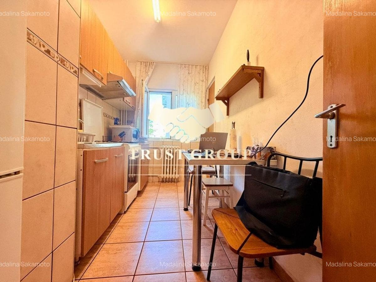 Apartament cu 4 camere decomandat în P-ța Victoriei - 11