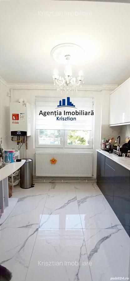 Apartament cu 3 camere de vanzare - Zona Micro 16 - 8
