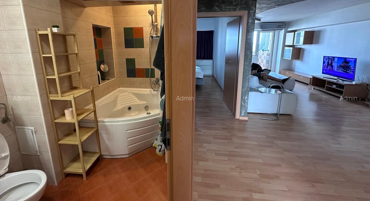 Apartament 3 camere vedere fata si spate.Bloc 1980,Renovat - 2