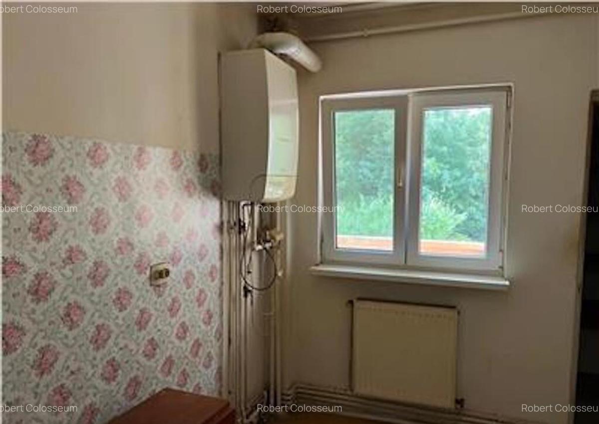 Apartament cu 4 camere, decomandat - zona Racadau - 9