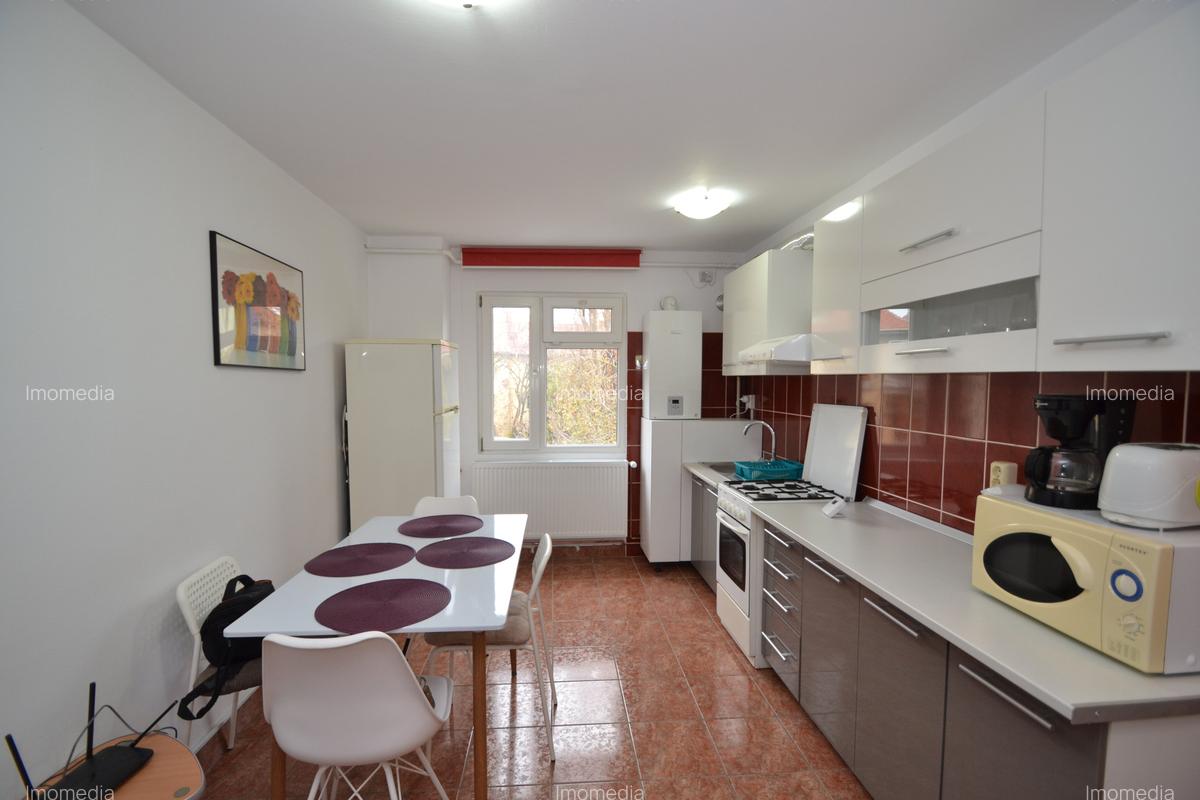 Ap. 2 camere, decomandat, zona Medicina - 12