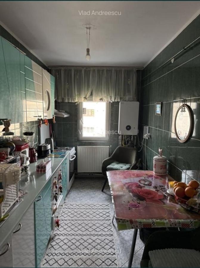 De vanzare apartament cu 3 camere - 6