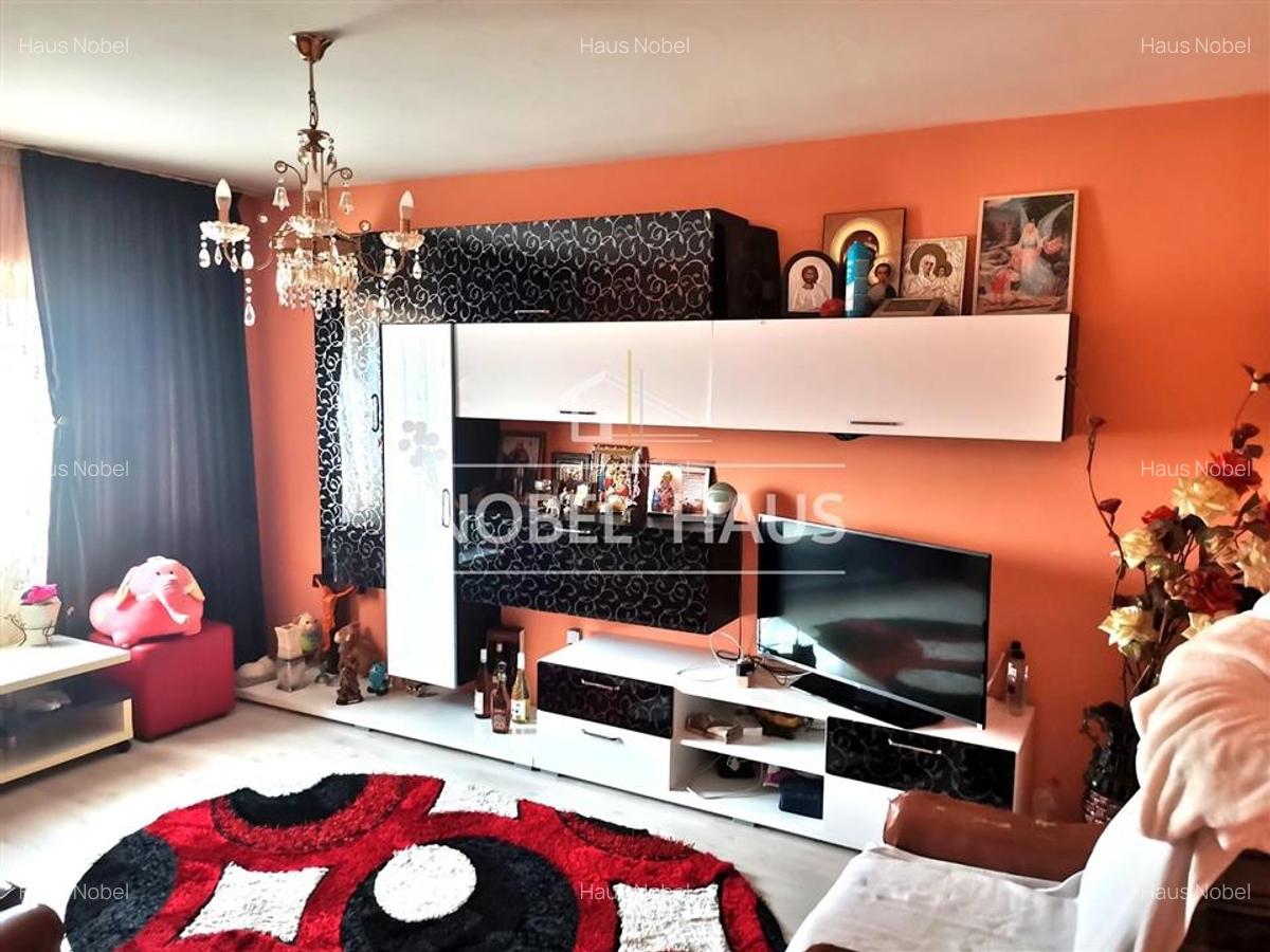 Apartament 3 camere, et 4, decomandat, Barlad, zona Gara - Recumed - 1