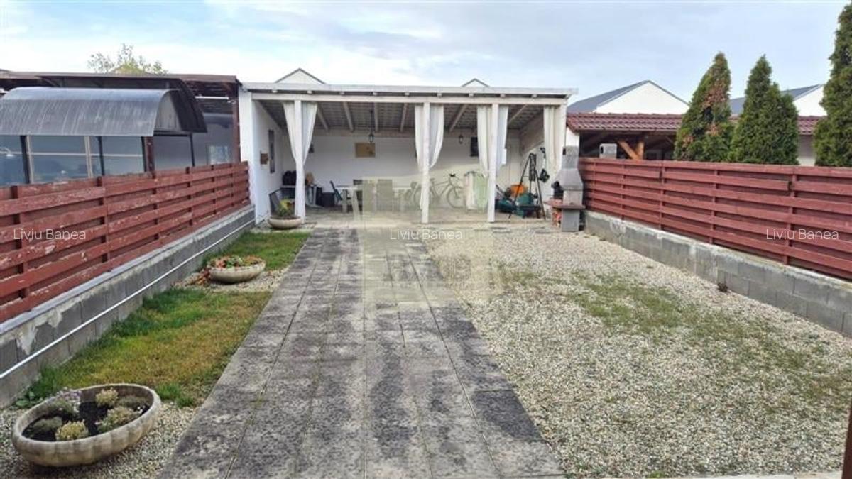 Casa cu 4 camere 2 bai si 396 mp teren in zona Calea Cisnadiei - 13