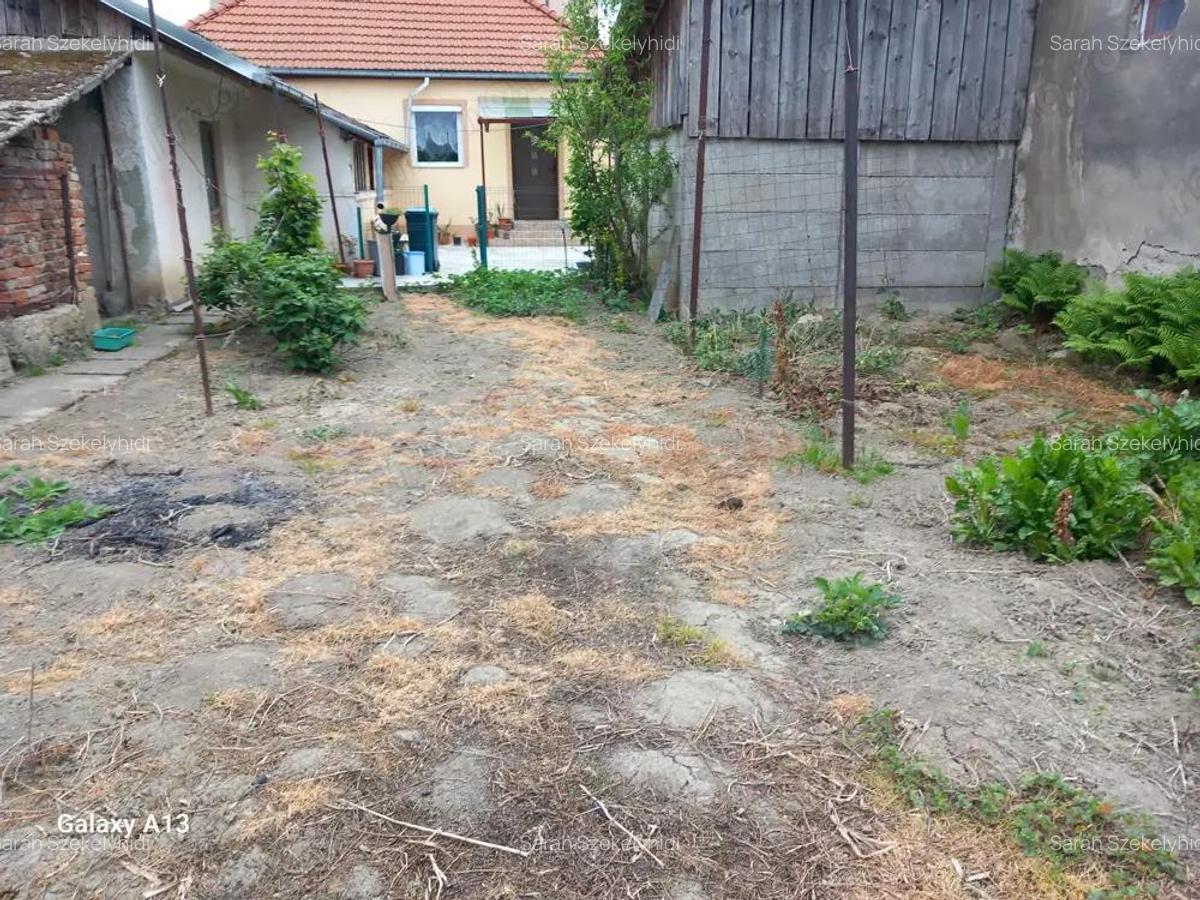 Ageuropa.ro vinde casa 3 camere cu teren 4.5 ari in zona UNIRII. - 2