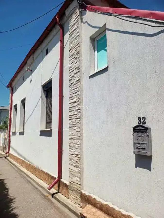 Casa de vanzare pe malul Dunarii - 1