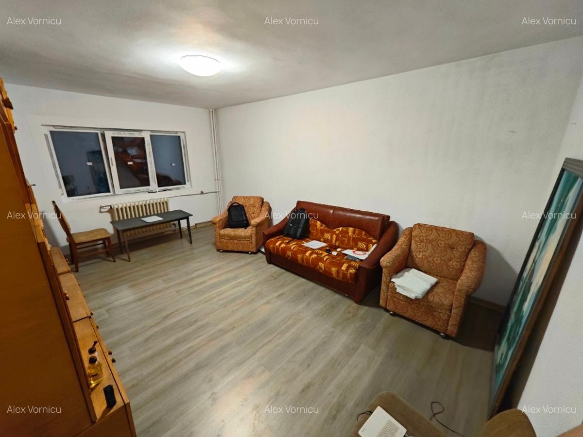 Vand apartament 2 camere decomandat - 4