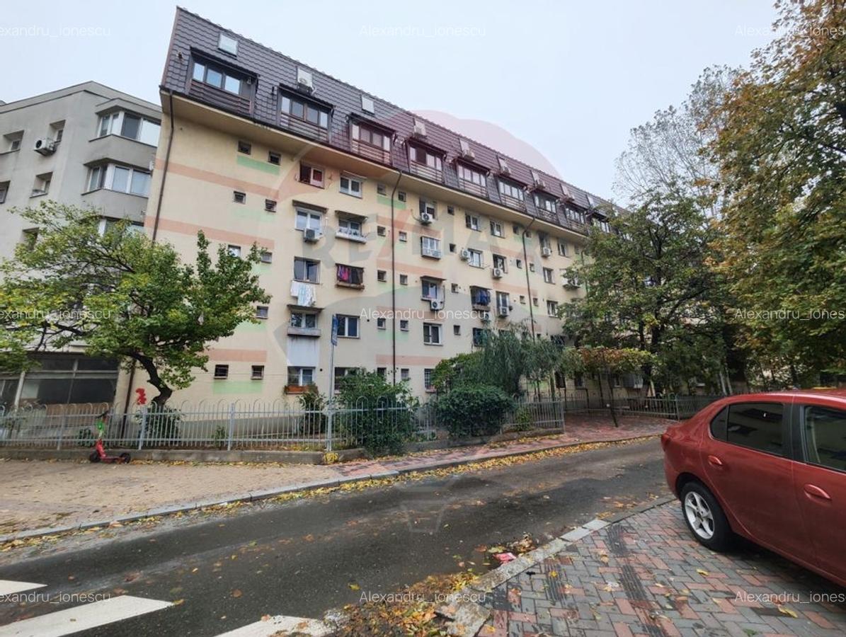 Garsoniera 15 mp utili + boxa 15 mp * mobilat * bloc cu lift * Titan - 10