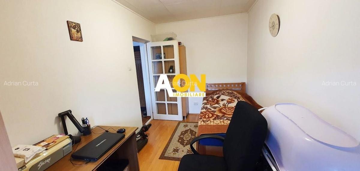 Apartament cu 3 camere semidecomandat în Cetate - 9