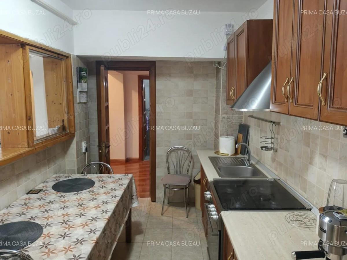Apartament cu 3 camere zona ultracentrala Bazar confort 1 Etaj 3 S=88mp Pret: 92.000 euro - 5