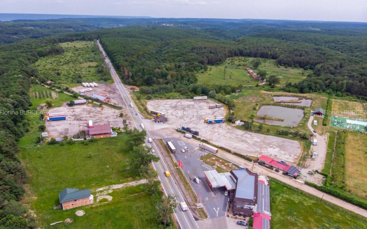 Motel, camping, piscina si lacuri de pescuit pe un teren de - 9