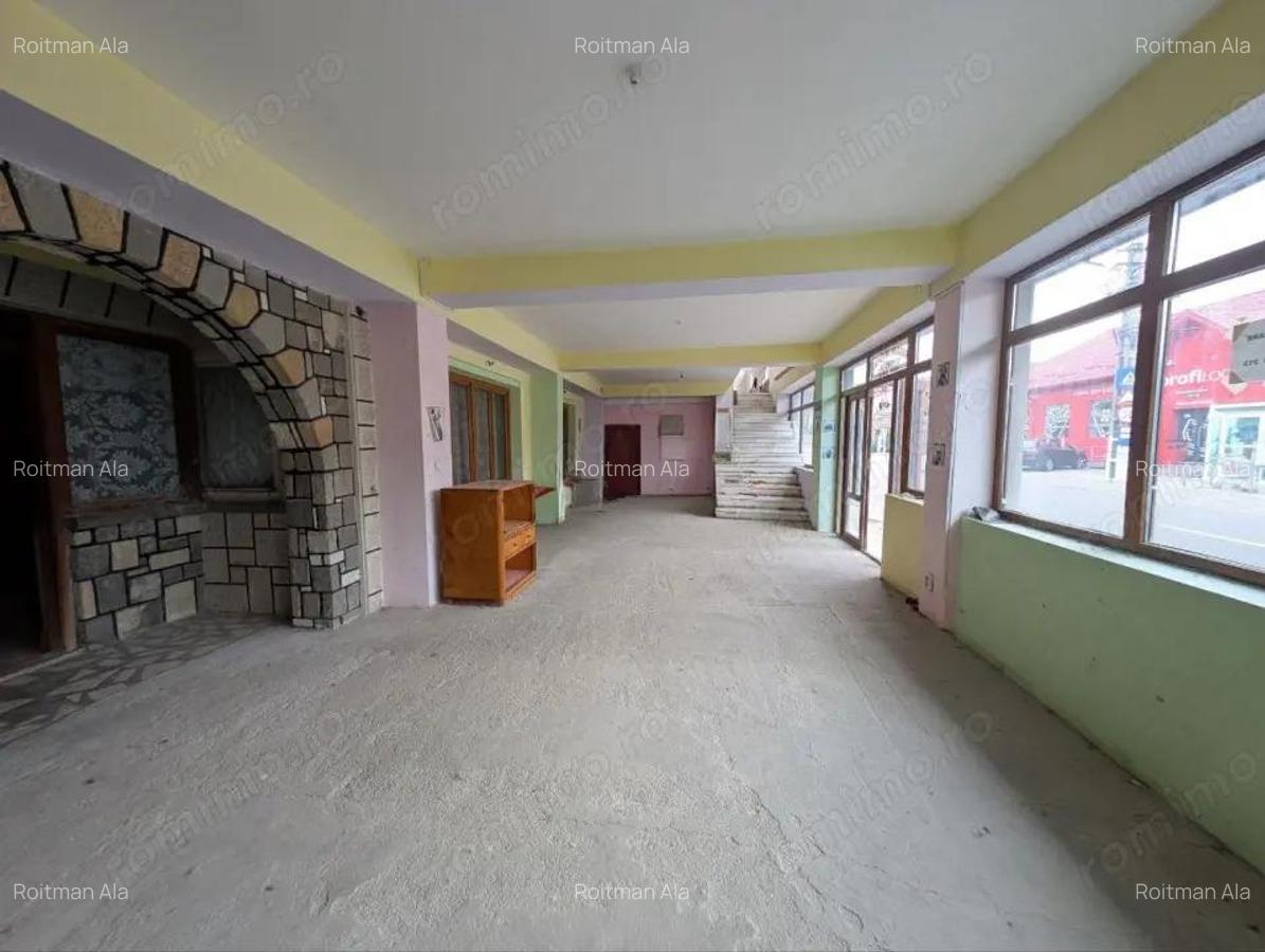 Investitie ideala - Cladire cu Spatiul Comercial la Parter, Teren 845 mp - 1