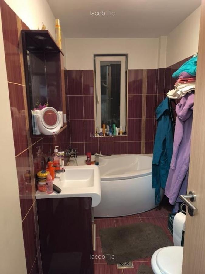 Apartament cu 3 camere decomandat în Nufărul - 11